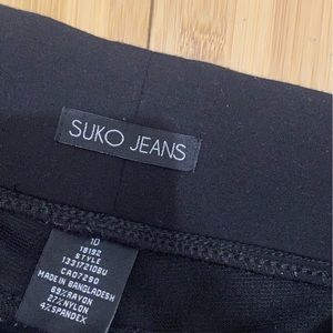SUKO Jeans black leggings with booty enhancing detail